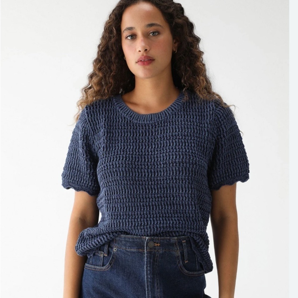 🆕 GAP Navy Blue Open-Knit Short Sleeve Sweater Top with Scalloped Hem– Size S